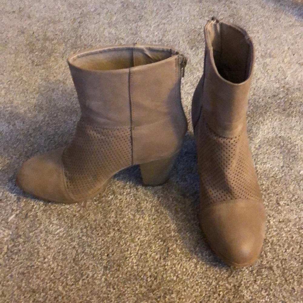 Brand new suede tan ankle boots. Size 11